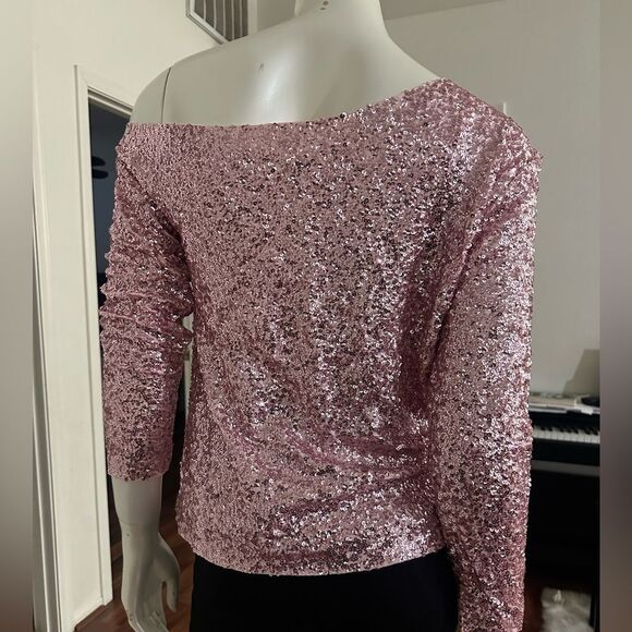 NORMA KAMALI SEQUINED OFF-SHOULDER TOP IN METALLIC ROSE - Picture 4 of 11